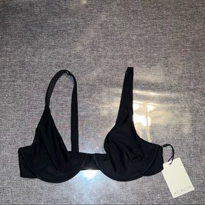 BNWT Acacia Geneva Top in Jet Black